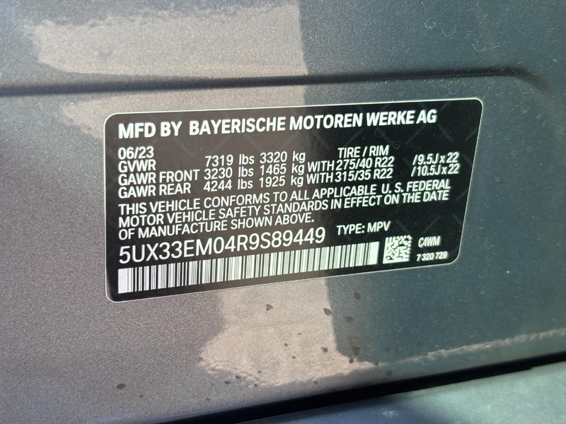 BMW X7 Vehicle Full-screen Gallery Image 26