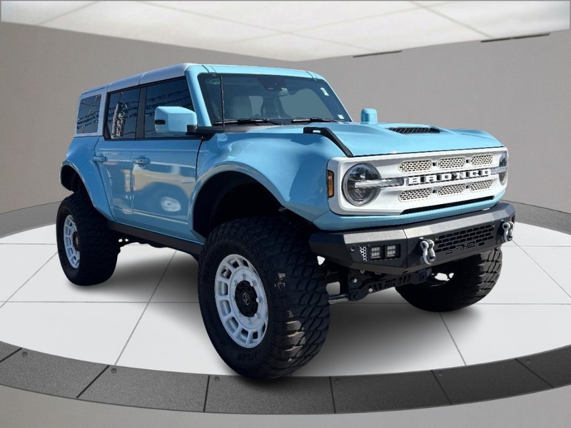 Ford Bronco Vehicle Full-screen Gallery Image 02