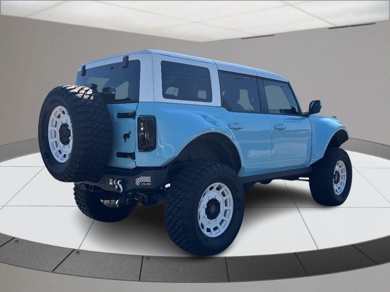 Ford Bronco Vehicle Full-screen Gallery Image 03