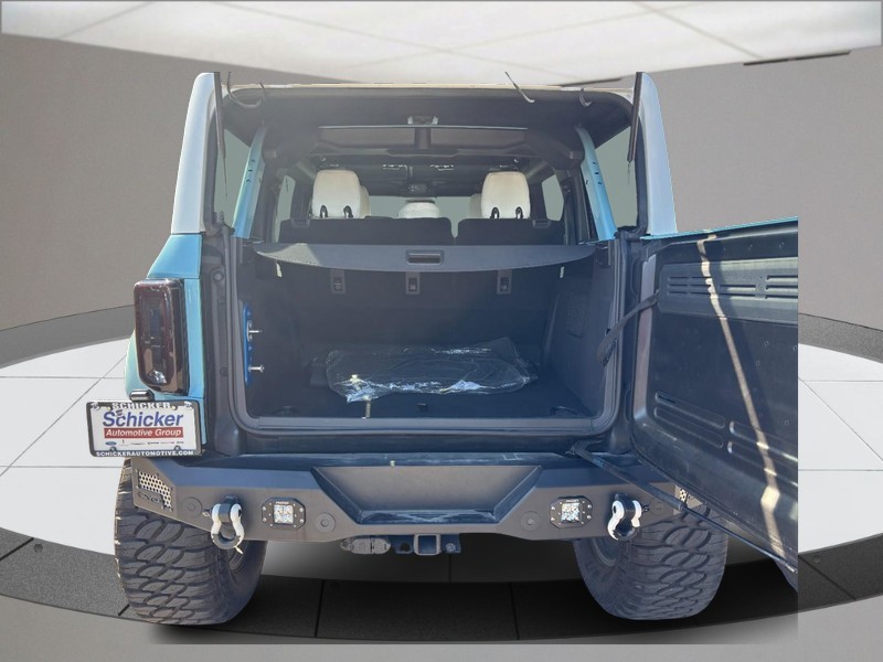 Ford Bronco Vehicle Full-screen Gallery Image 04