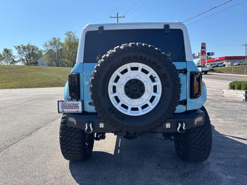 Ford Bronco Vehicle Full-screen Gallery Image 05