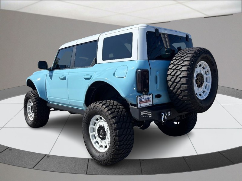 Ford Bronco Vehicle Full-screen Gallery Image 06