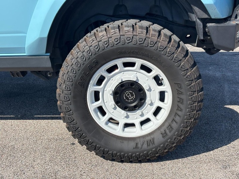 Ford Bronco Vehicle Full-screen Gallery Image 07