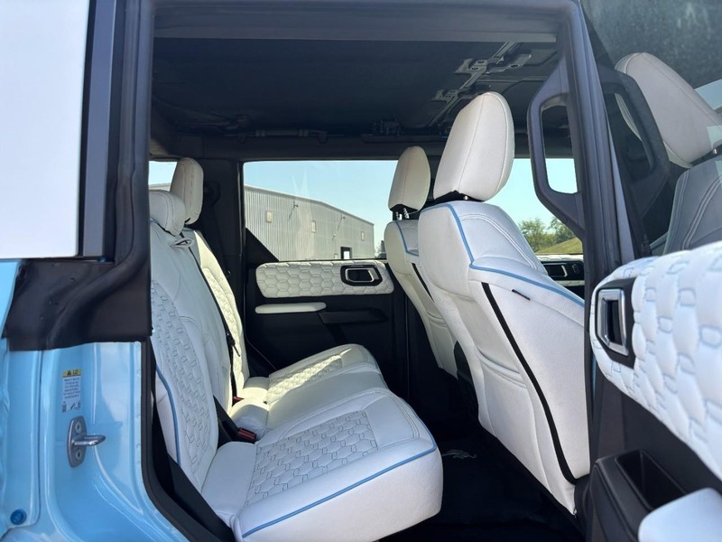 Ford Bronco Vehicle Full-screen Gallery Image 10