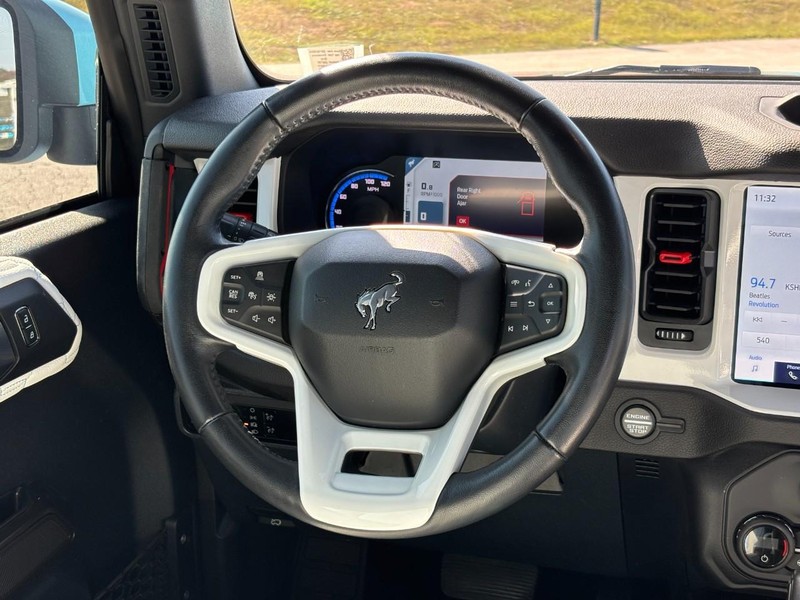 Ford Bronco Vehicle Full-screen Gallery Image 12