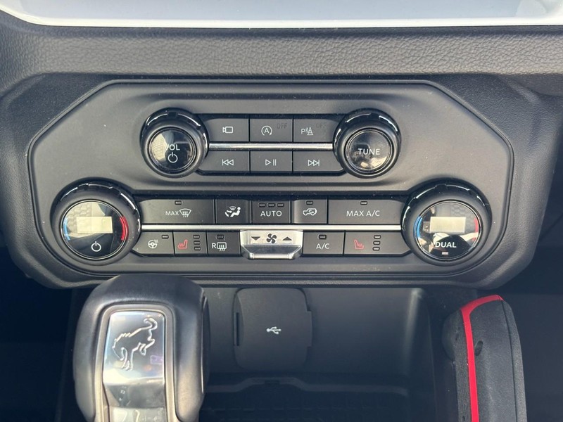 Ford Bronco Vehicle Full-screen Gallery Image 14