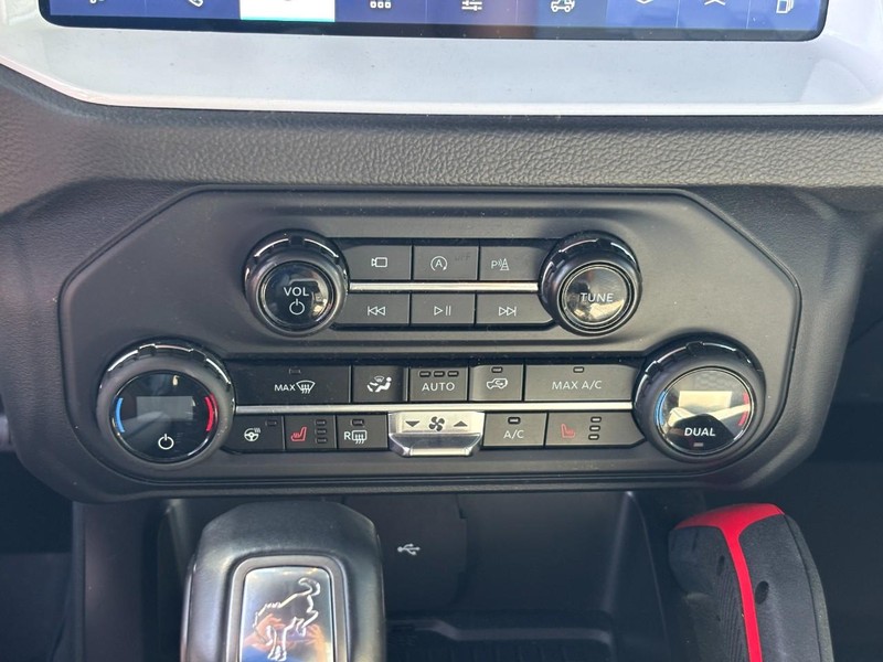 Ford Bronco Vehicle Full-screen Gallery Image 23