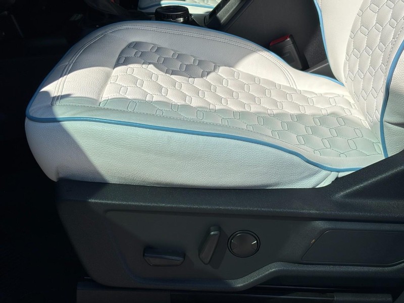 Ford Bronco Vehicle Full-screen Gallery Image 25