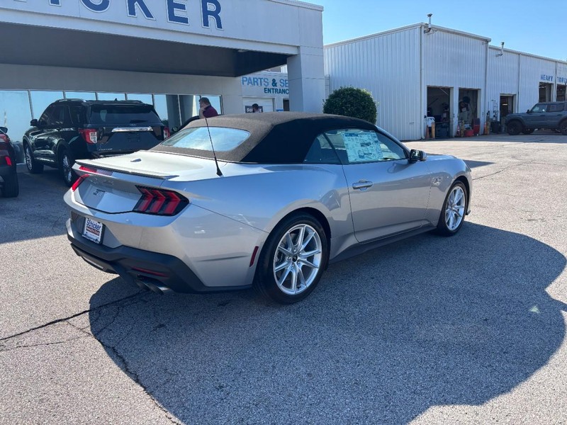 Ford Mustang Vehicle Full-screen Gallery Image 04