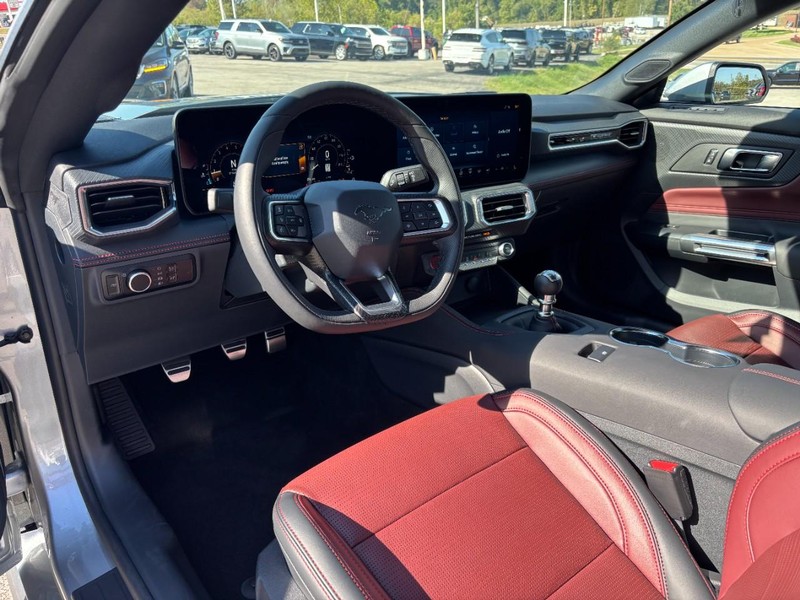 Ford Mustang Vehicle Full-screen Gallery Image 08