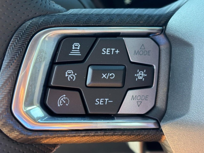 Ford Mustang Vehicle Full-screen Gallery Image 10