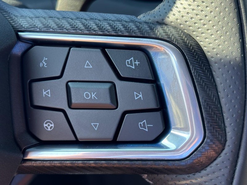 Ford Mustang Vehicle Full-screen Gallery Image 11