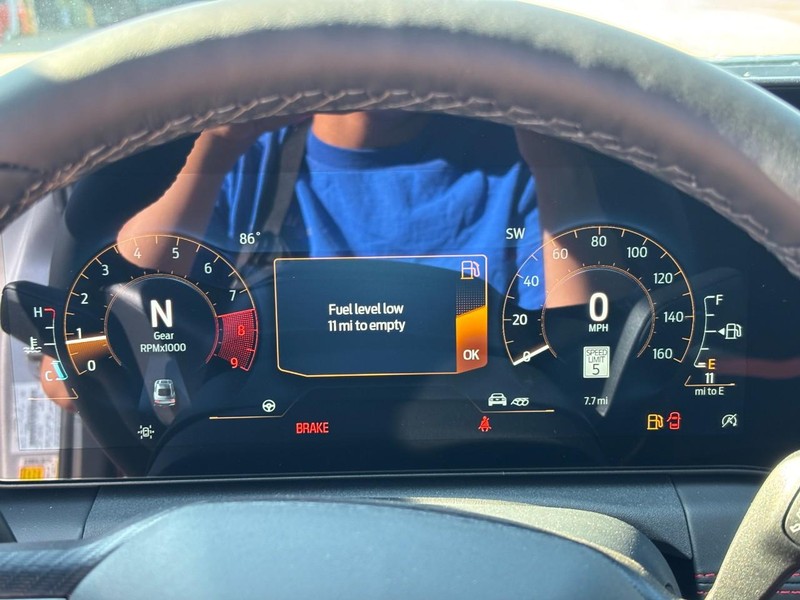 Ford Mustang Vehicle Full-screen Gallery Image 12