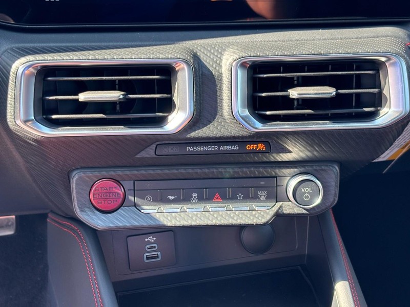 Ford Mustang Vehicle Full-screen Gallery Image 15