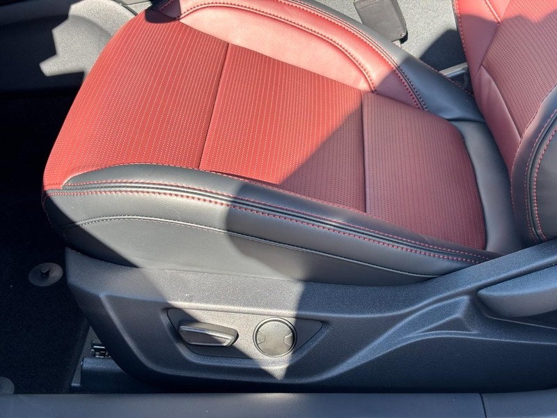 Ford Mustang Vehicle Full-screen Gallery Image 18