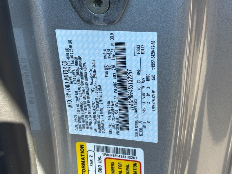 Ford Mustang Vehicle Full-screen Gallery Image 19