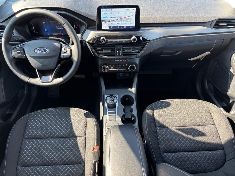 Ford Escape Vehicle Full-screen Gallery Image 06