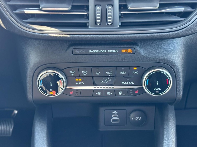 Ford Escape Vehicle Full-screen Gallery Image 09