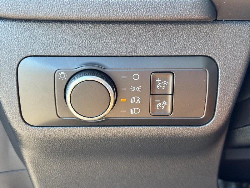 Ford Escape Vehicle Full-screen Gallery Image 11