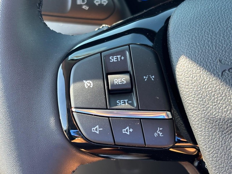 Ford Escape Vehicle Full-screen Gallery Image 12