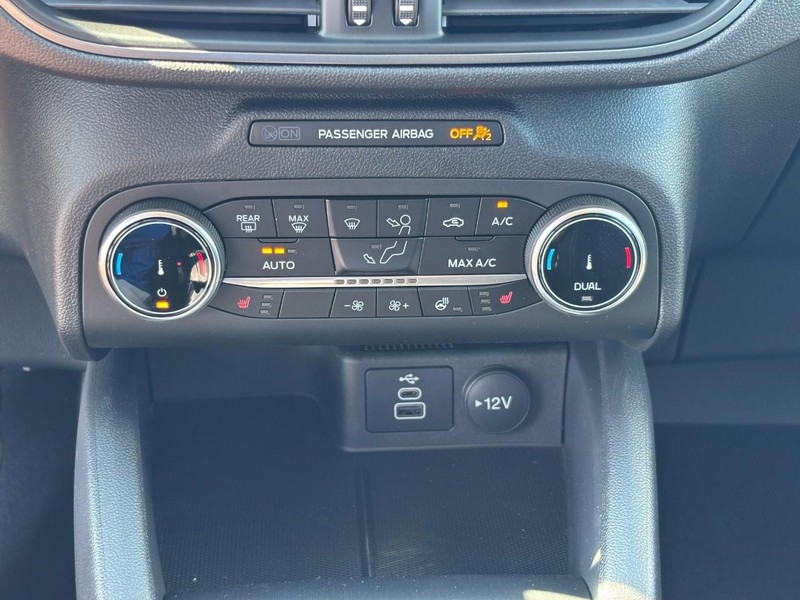 Ford Escape Vehicle Full-screen Gallery Image 17