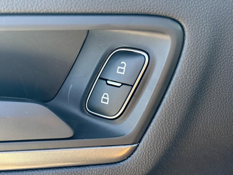 Ford Escape Vehicle Full-screen Gallery Image 19