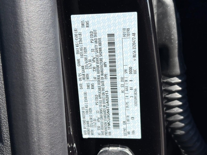 Ford Escape Vehicle Full-screen Gallery Image 21