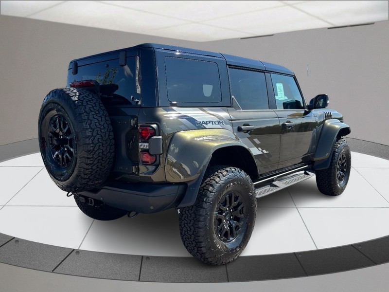 Ford Bronco Vehicle Full-screen Gallery Image 03