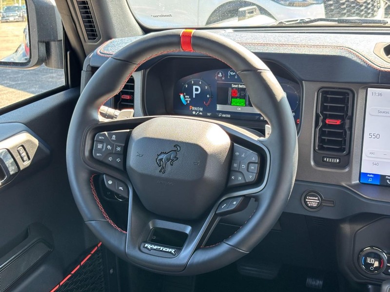 Ford Bronco Vehicle Full-screen Gallery Image 06