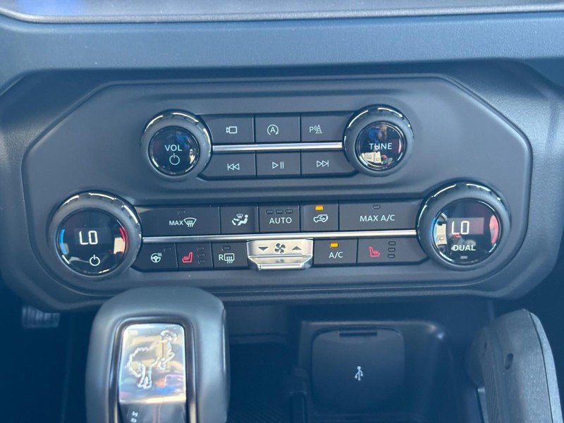 Ford Bronco Vehicle Full-screen Gallery Image 08