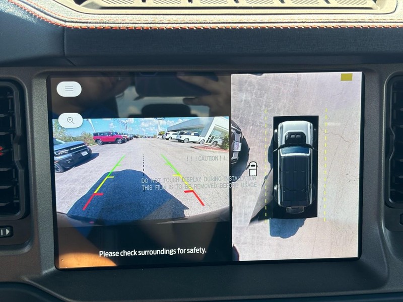 Ford Bronco Vehicle Full-screen Gallery Image 15