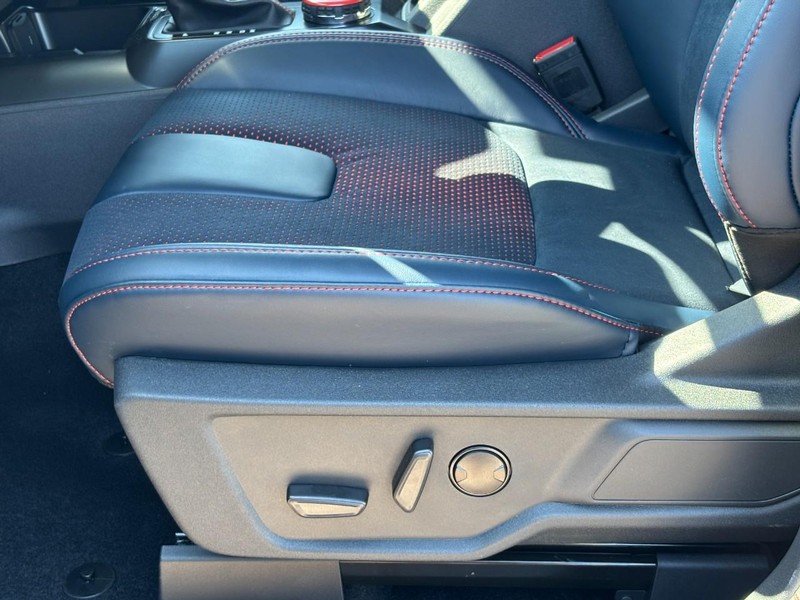 Ford Bronco Vehicle Full-screen Gallery Image 19