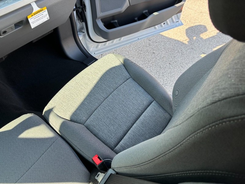 Ford Super Duty F-350 SRW Vehicle Full-screen Gallery Image 10