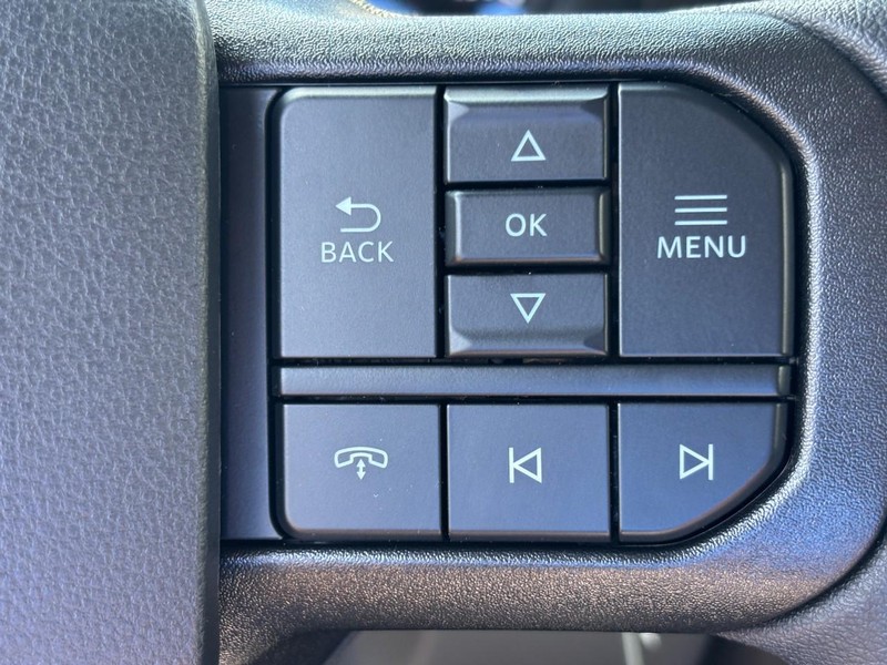 Ford Super Duty F-350 SRW Vehicle Full-screen Gallery Image 13