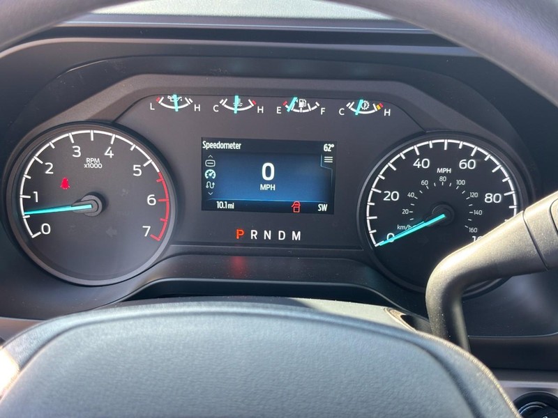 Ford Super Duty F-350 SRW Vehicle Full-screen Gallery Image 14