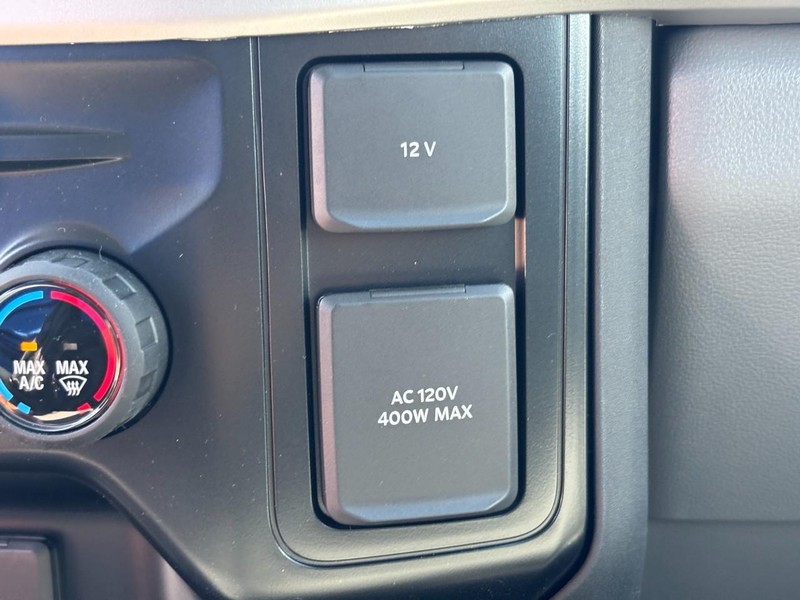 Ford Super Duty F-350 SRW Vehicle Full-screen Gallery Image 19