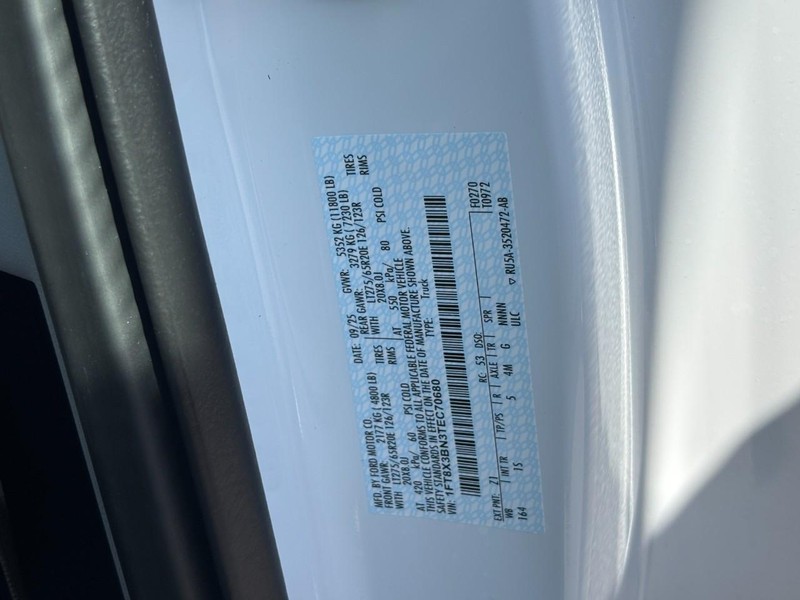 Ford Super Duty F-350 SRW Vehicle Full-screen Gallery Image 23