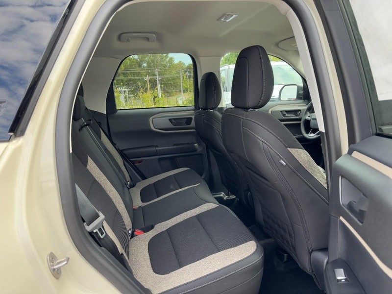 Ford Bronco Sport Vehicle Full-screen Gallery Image 05