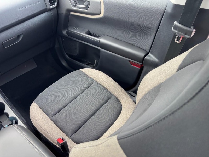 Ford Bronco Sport Vehicle Full-screen Gallery Image 10