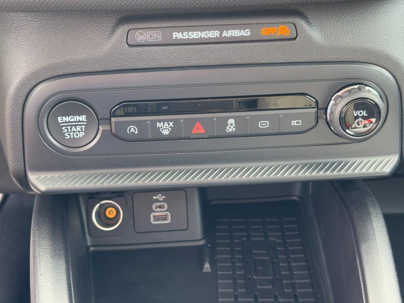 Ford Bronco Sport Vehicle Full-screen Gallery Image 17