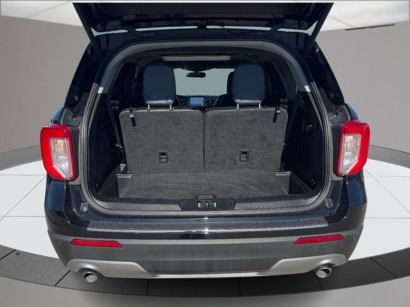 Ford Explorer Vehicle Full-screen Gallery Image 04