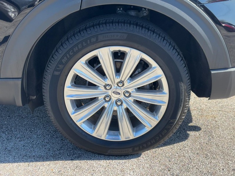 Ford Explorer Vehicle Full-screen Gallery Image 07