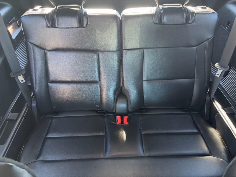 Ford Explorer Vehicle Full-screen Gallery Image 11