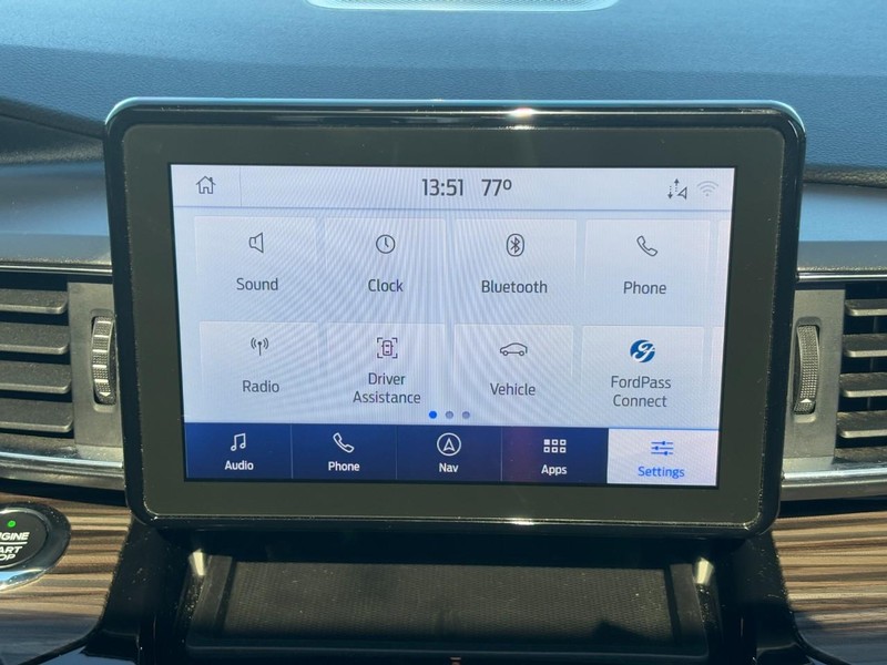 Ford Explorer Vehicle Full-screen Gallery Image 14