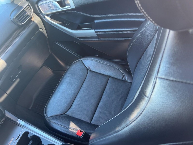 Ford Explorer Vehicle Full-screen Gallery Image 16