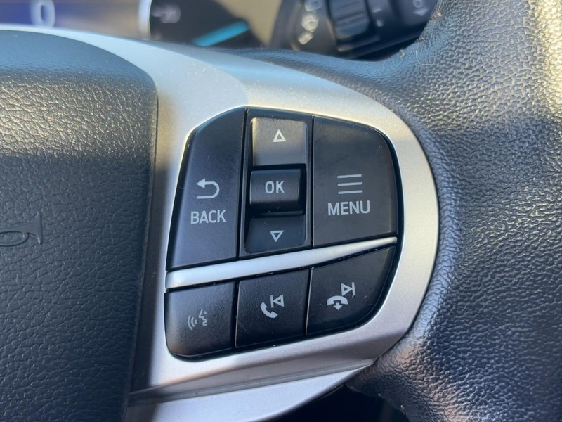 Ford Explorer Vehicle Full-screen Gallery Image 19