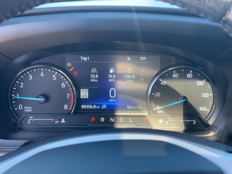 Ford Explorer Vehicle Full-screen Gallery Image 20