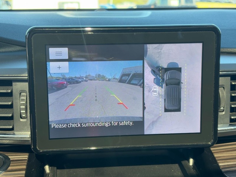 Ford Explorer Vehicle Full-screen Gallery Image 22