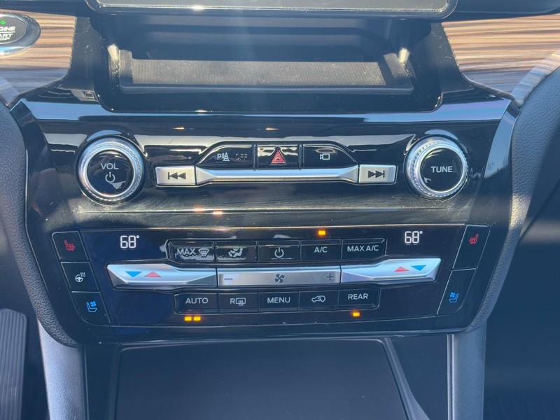 Ford Explorer Vehicle Full-screen Gallery Image 24