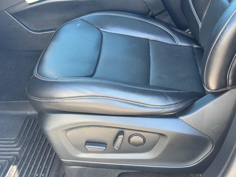 Ford Explorer Vehicle Full-screen Gallery Image 27